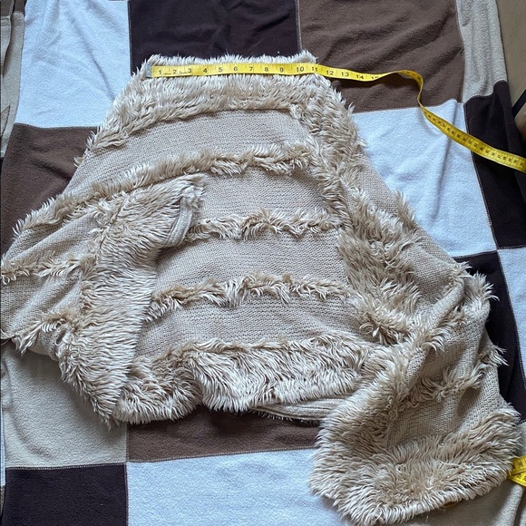 Charlie Paige  tan Textured Poncho - Picture 12 of 13